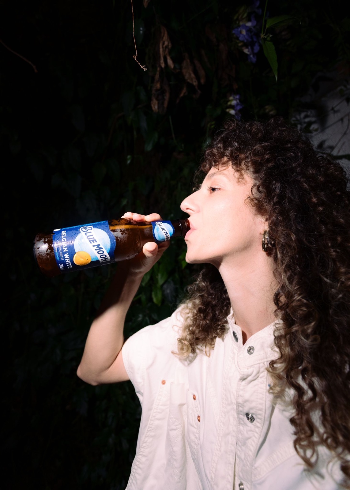 Guest drinking a Blue Moon beer in the garden