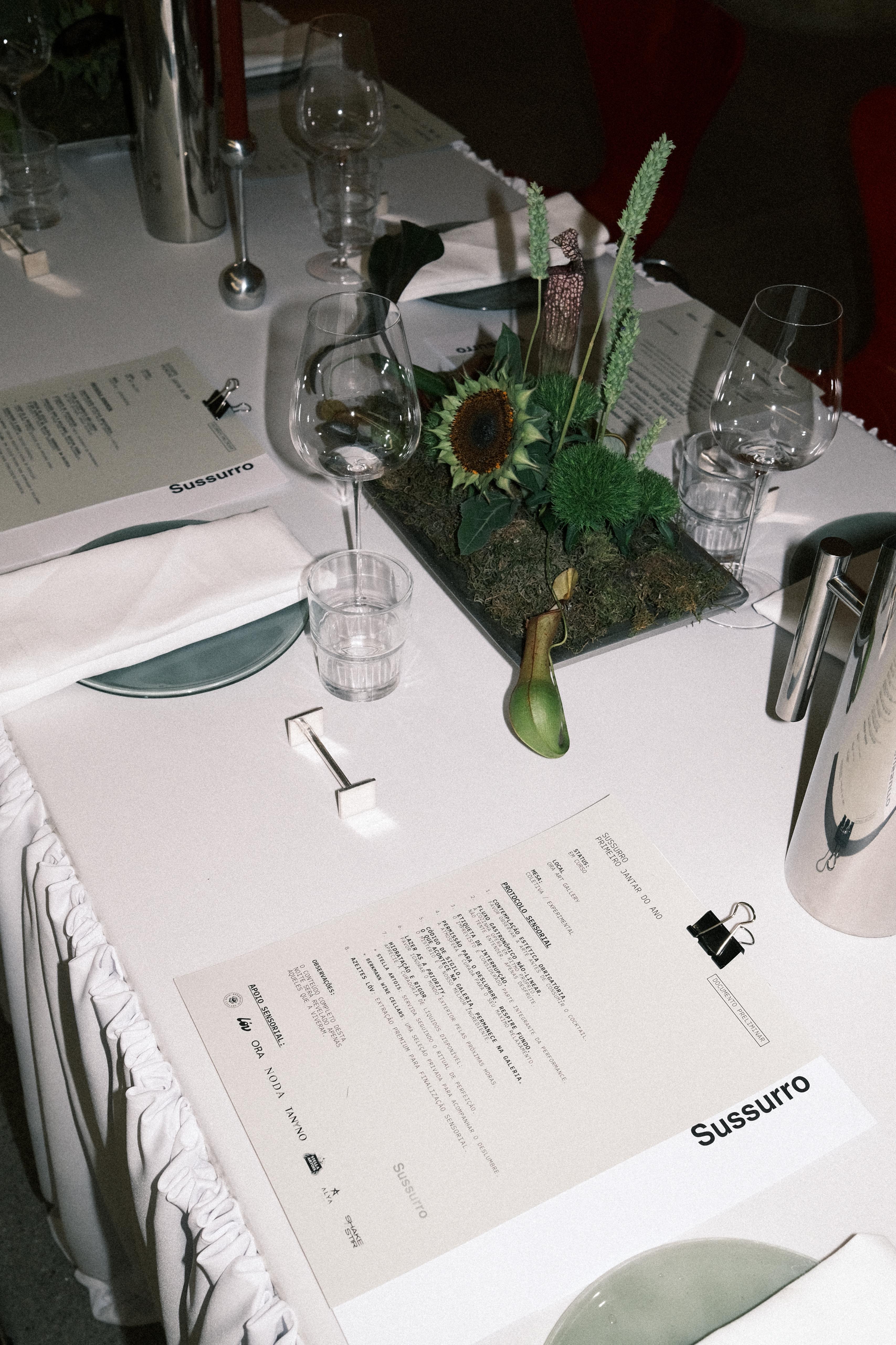 Sunflower centerpiece with Sussurro menu card